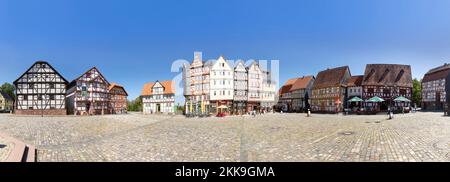 Neu Anspach, Deutschland - 6. August 2020: Marktplatz im Hessenpark in Neu Anspach. Seit 1974 wurden mehr als 100 gefährdete Gebäude wieder errichtet Stockfoto
