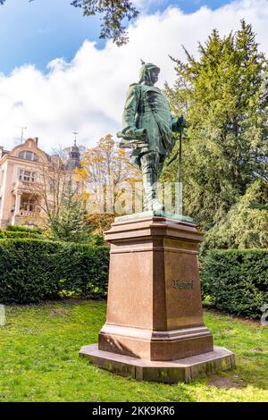 Wiesbaden, 31. Oktober 2020: Statue des Cancellors Bismarck im Nero Park in Wiesbaden. Stockfoto