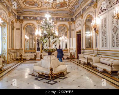 Valencia, Spanien - 28. Januar 2017: Haupthalle, wunderschön dekoriert, im alten Palast Keramik Museum in Valencia, Spanien. Stockfoto