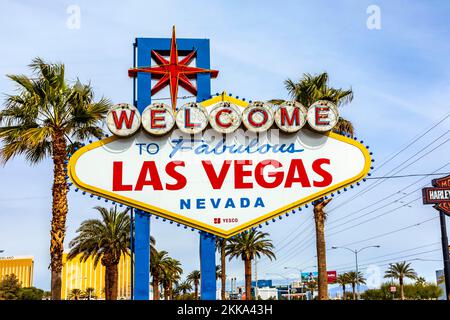 Las Vegas, USA - 11. MÄRZ 2019: Berühmtes Las Vegas-Schild am Stadteingang, Details tagsüber. Stockfoto