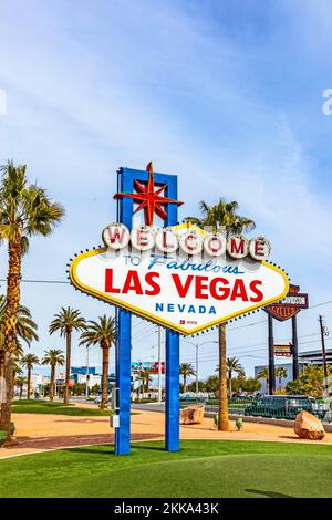 Las Vegas, USA - 11. MÄRZ 2019: Berühmtes Las Vegas-Schild am Stadteingang, Details tagsüber. Stockfoto