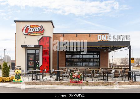 Raising Cane's ist eine amerikanische Fast-Food-Restaurantkette, die sich auf Chicken Fingers spezialisiert hat. Stockfoto