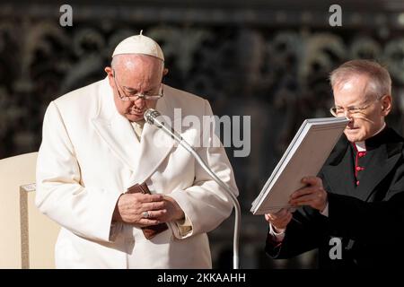 Vatikan, Vatikan. 23.. November 2022. Papst Franziskus leitet sein traditionelles Mittwoch-Publikum Petersplatz im Vatikan. (Foto: Stefano Costantino/SOPA Images/Sipa USA) Guthaben: SIPA USA/Alamy Live News Stockfoto