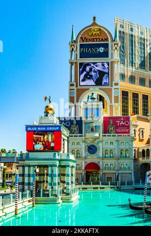 Las Vegas, USA - 15. Juni 2012: The Venetian Resort Hotel & Casino. Das Resort wurde am 3. Mai 1999 eröffnet und es flattern weiße Tauben und singende Gondoliere Stockfoto