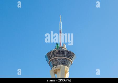 Las Vegas, USA - 15. Juni 2012: Stratosphere Tower in Las Vegas. Der Stratosphere Tower, 1.149 Fuß (350,2 m) hoch, ist der höchste freistehende Aussichtsturm Stockfoto