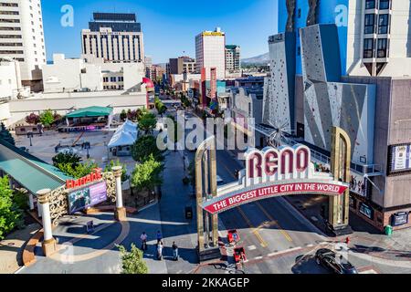 Reno, USA - 17. Juni 2012: Der Reno Arch in Reno, Nevada. Der ursprüngliche Bogen wurde 1926 gebaut, um der Fertigstellung der Lincoln und Victory zu gedenken Stockfoto