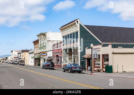 Ferndale, USA - 18. Juni 2012: Viktorianische Schaufenster in Ferndale, USA. Die Stadt enthält Dutzende gut erhaltene viktorianische Schaufenster und Häuser. Stockfoto