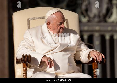 Vatikan, Vatikan. 23.. November 2022. Papst Franziskus leitet sein traditionelles Mittwoch-Publikum Petersplatz im Vatikan. (Kreditbild: © Stefano Costantino/SOPA Bilder über ZUMA Press Wire) Stockfoto