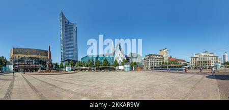 Leipzig, Deutschland - 8. August 2015: Altes Rathaus in Leipzig mit Marktplatz. Um 1165 erhielt Leipzig den kommunalen Status und das Marktprivileg Stockfoto