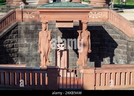 Bad Homburg, Deutschland - 2. Januar 2019: Kurpark mit malerischem alten elisabethen-Brunnen in Bad Homburg. Stockfoto