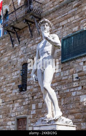 Florenz, Italien - 13. August 2019: Die Statue von David von Michelangelo auf der Piazza della Signoria in Florenz, Italien. Stockfoto