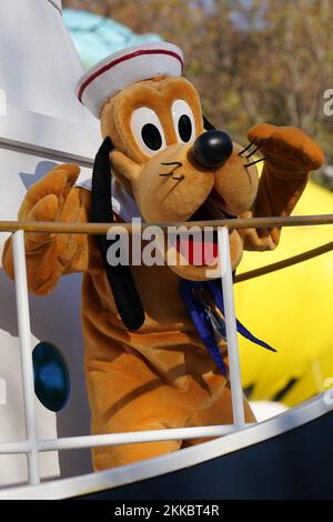 New York, New York, USA. 24.. November 2022. Pluto in Teilnahme an Macy's Thanksgiving Day Parade, Midtown Manhattan, New York, NY, 24. November 2022. Kredit: Kristin Callahan/Everett Collection/Alamy Live News Stockfoto