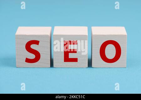 SEO steht für Cubes, Website-Optimierung, Ranking-Strategie, Suchmaschine Stockfoto