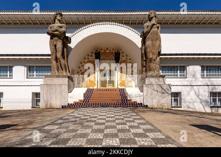 DARMSTADT, DEUTSCHLAND - APR 7, 2018: Eingang zum Ernst-Ludwig-Haus an der mathildenhoehe in Darmstadt. Architekt Joseph Maria Olbricht baute die Kunst Stockfoto