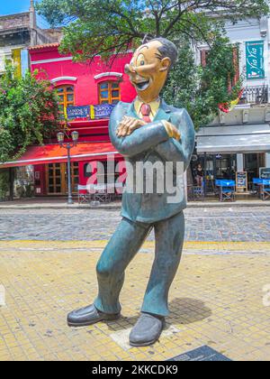 Buenos Aires, Argentinien - 27. Januar 2018: Statue eines lachenden Geschäftsmanns in San Telmo, Buenos Aires, erstellt von Dante Quintero im Jahr 1935. Stockfoto