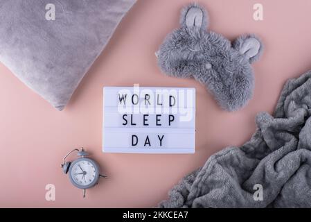 World Sleep Day Konzept mit Wecker Stockfoto