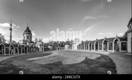 Schwetzingen, Deutschland - 6. FEB 2019: Moschee im Schlosspark Schwetzingen. Es ist der größte Schlossgarten in Deutschland. Stockfoto