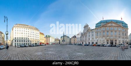 Wien, Österreich - 18. FEB 2019: Österreich-Brunnen am Freyung-Platz mit palais. Stockfoto