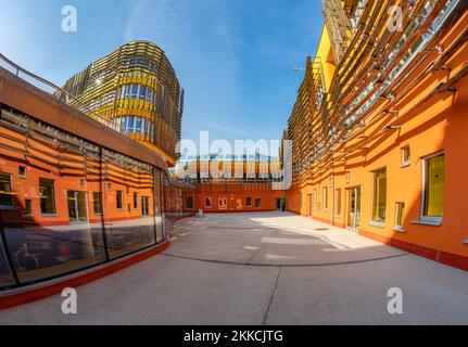 Wien, Österreich - 18. FEB 2019: WU (Wirtschaftsuniversität Wien ) Campus-Gebäude der Wirtschaftsuniversität Wien im Stadtteil Leopoldstadt von Vie Stockfoto