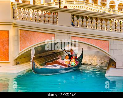 LAS VEGAS, USA - 17. JULI 2008: The Venetian Resort Hotel & Casino. Das Resort wurde am 3. Mai 1999 eröffnet und es flattern weiße Tauben, singende Gondoliere Stockfoto