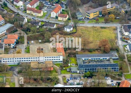 Luftbild, Brachfläche an der Hochstraße und Willy-Brandt-Gesamtschule in Bergkamen, Ruhrgebiet, Nordrhein-Westfalen, Deutschland Stockfoto