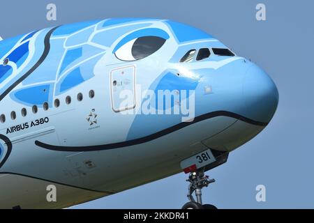 Präfektur Chiba, Japan - 05. Mai 2019: Alle Nippon Airways (ANA) Airbus A380-800 (JA381A) Passagierflugzeuge Flying Honu Scheme. Stockfoto