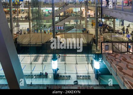 Bangkok, Thailand - 10. Januar 2008: Blick auf die Fassade des internationalen Flughafens Bangkok Suvarnabhumi. Stockfoto