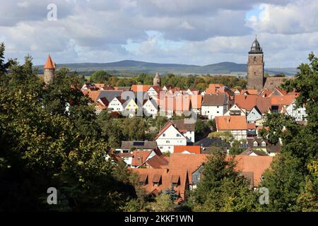 Blick vom Burgberg auf die historische Altstadt von Grebenstein mit der evangelischen Liebfrauenkirche, Deutschland, Hessen Stockfoto