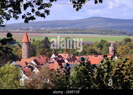 Blick von der Burgruine auf die historische Altstadt, Hessen, Deutschland, Grebenstein Stockfoto