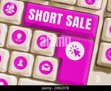 Schreiben mit Text Short Sale. Internet Concept Home, das zu einem Preis angeboten wird, der unter dem geschuldeten Betrag liegt Stockfoto