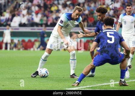 Doha, Katar. 25.. November 2022. Harry Kane aus England während der FIFA-Weltmeisterschaft 2022, Fußballspiel der Gruppe B zwischen Katar und Senegal am 25. November 2022 im Al Bayt Stadium in Al Khor, Katar - Foto: Jean Catuffe/DPPI/LiveMedia Credit: Independent Photo Agency/Alamy Live News Stockfoto