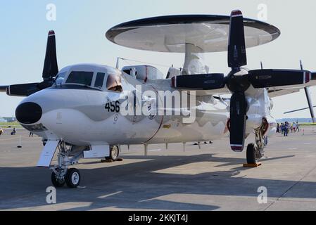 Präfektur Aomori, Japan - 07. September 2014: Flugzeuge der japanischen Luftwaffe Northrop Grumman E-2C Hawkeye Airborne Early Warning (AEW). Stockfoto