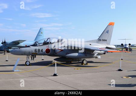 Präfektur Aomori, Japan - 07. September 2014: Japan Air Self-Defense Force Kawasaki T-4 Trainingsflugzeug. Stockfoto