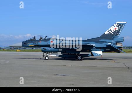 Präfektur Aomori, Japan - 07. September 2014: Japan Air Self-Defense Force Mitsubishi F-2A Multirole Fighter. JASDF-Jubiläumsschema 60.. Stockfoto
