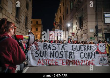 Palermo, Italien. 25.. November 2022. Anlässlich des Welttags gegen Gewalt gegen Frauen, Demonstration in Palermo. (Kreditbild: © Antonio Melita/Pacific Press via ZUMA Press Wire) Kredit: ZUMA Press, Inc./Alamy Live News Stockfoto