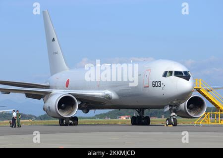 Präfektur Aomori, Japan - 07. September 2014: Japan Air Self-Defense Force Boeing KC-767 Luftbetankung und strategische Transportflugzeuge. Stockfoto