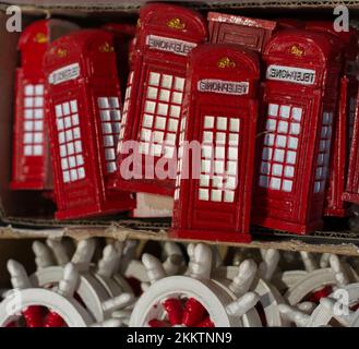 Satz von rote Telefonzelle in einer box Stockfoto