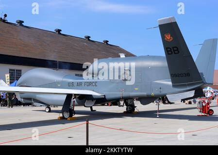 Präfektur Aomori, Japan - 07. September 2014: United States Air Force Northrop Grumman RQ-4B Global Hawk Unbemannte Überwachungsflugzeuge. Stockfoto