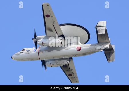 Präfektur Aomori, Japan - 07. September 2014: Flugzeuge der japanischen Luftwaffe Northrop Grumman E-2C Hawkeye Airborne Early Warning (AEW). Stockfoto