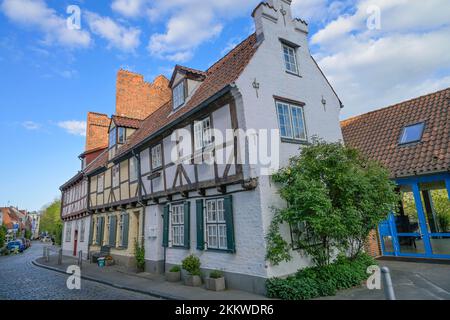 Wohngebäude, Halbturm der ehemaligen Stadtbefestigung, an der Mauer, Lübeck, Schleswig-Holstein, Deutschland, Europa Stockfoto