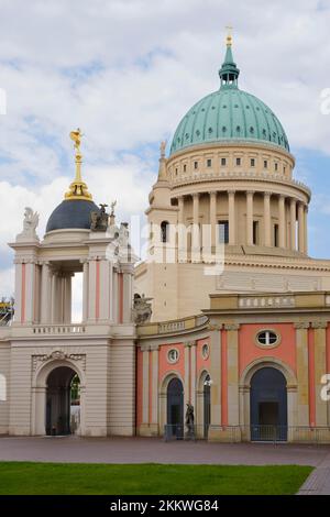 Parlamentshof und St. Nikolaikirche, Potsdam, Brandenburg, Deutschland, Europa Stockfoto