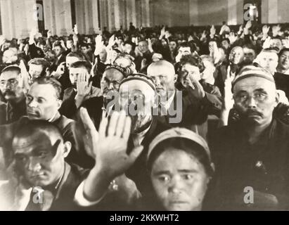 Stellvertreter des Obersten Sowjets der UdSSR im Sitzungssaal der 7.. Sitzung des Obersten Sowjets der UdSSR im Jahr 1940. Stockfoto