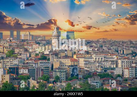 Istanbul, Türkei, 7. Juni 2015: Wunderschöner Blick auf den Galataturm und die Umgebung. Stockfoto