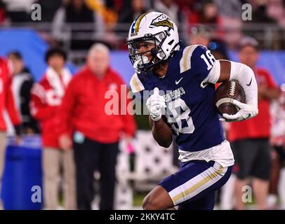 Pasadena, USA. 25.. November 2022. 25. November 2022 Pasadena, CA.St. John Bosco Wide Receiver Jahlil McClain #18 läuft im ersten Quartal des CIF-SS DIV 1 Prep Football Championship Game zwischen den Hook dei Monarchen und dem St. John Bosco Braves at the Rose Bowl in Pasadena, Kalifornien. Obligatorischer Fotokredit: Louis Lopez/Cal Sport Media/Modern Exposure Credit: CAL Sport Media/Alamy Live News Stockfoto