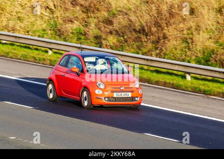 2016 Pink FIAT 500 TWINAIR LOUNGE 875cc 6-Gang-Schaltgetriebe Stockfoto