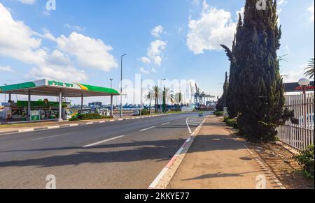 Israel, Haifa 05, 2022: Straßen in der Stadt Haifa in Israel Stockfoto