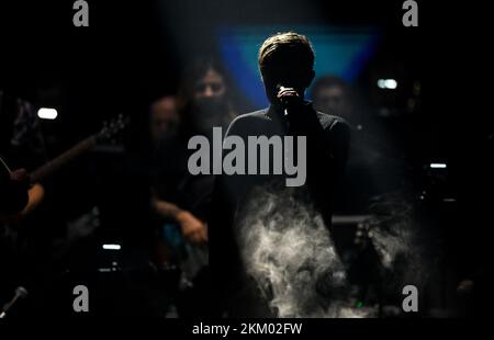 PRODUKTION - 12. Oktober 2022, Sachsen, Leipzig: Irisch-amerikanischer Sänger Michael Patrick Kelly tritt in der ARD-Unterhaltungsshow „Your Songs“ auf. Foto: Hendrik Schmidt/dpa Stockfoto