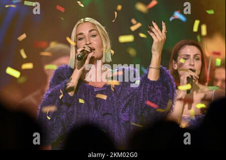 PRODUKTION - 12. Oktober 2022, Sachsen, Leipzig: Die deutsche Pop- und Soul-Sängerin Sarah Connor tritt in der ARD-Unterhaltungsshow „Your Songs“ auf. Foto: Hendrik Schmidt/dpa Stockfoto