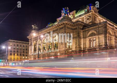 Wien, Wien: oper Staatsoper, leichte Pfade von Autos, Nacht 01. Altstadt, Wien, Österreich Stockfoto