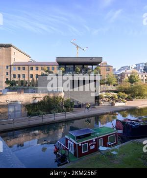 London, England, Großbritannien - The Lighterman Kings Cross Restaurant and Bar von Stanton Williams über dem Regents Canal Stockfoto